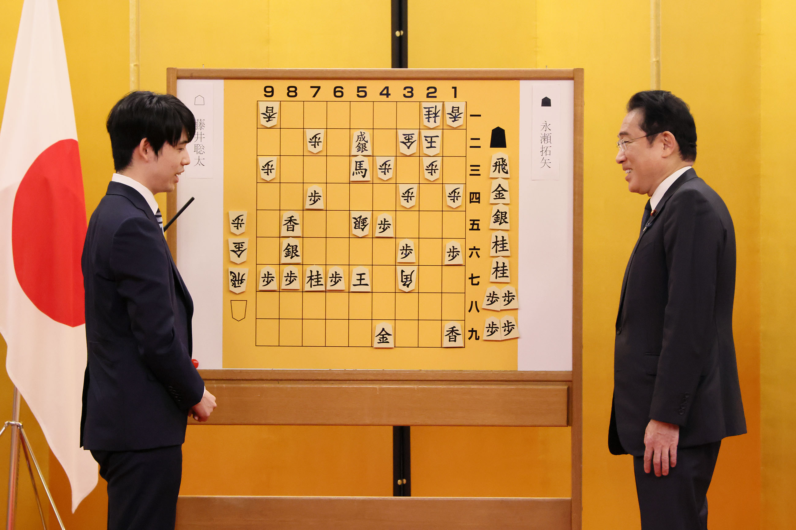 懇談する岸田総理１