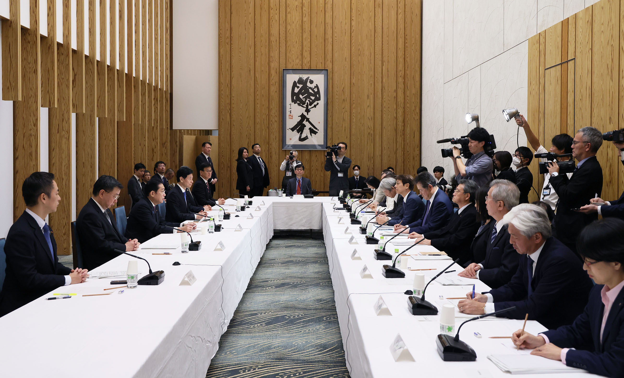 会議のまとめを行う岸田総理２