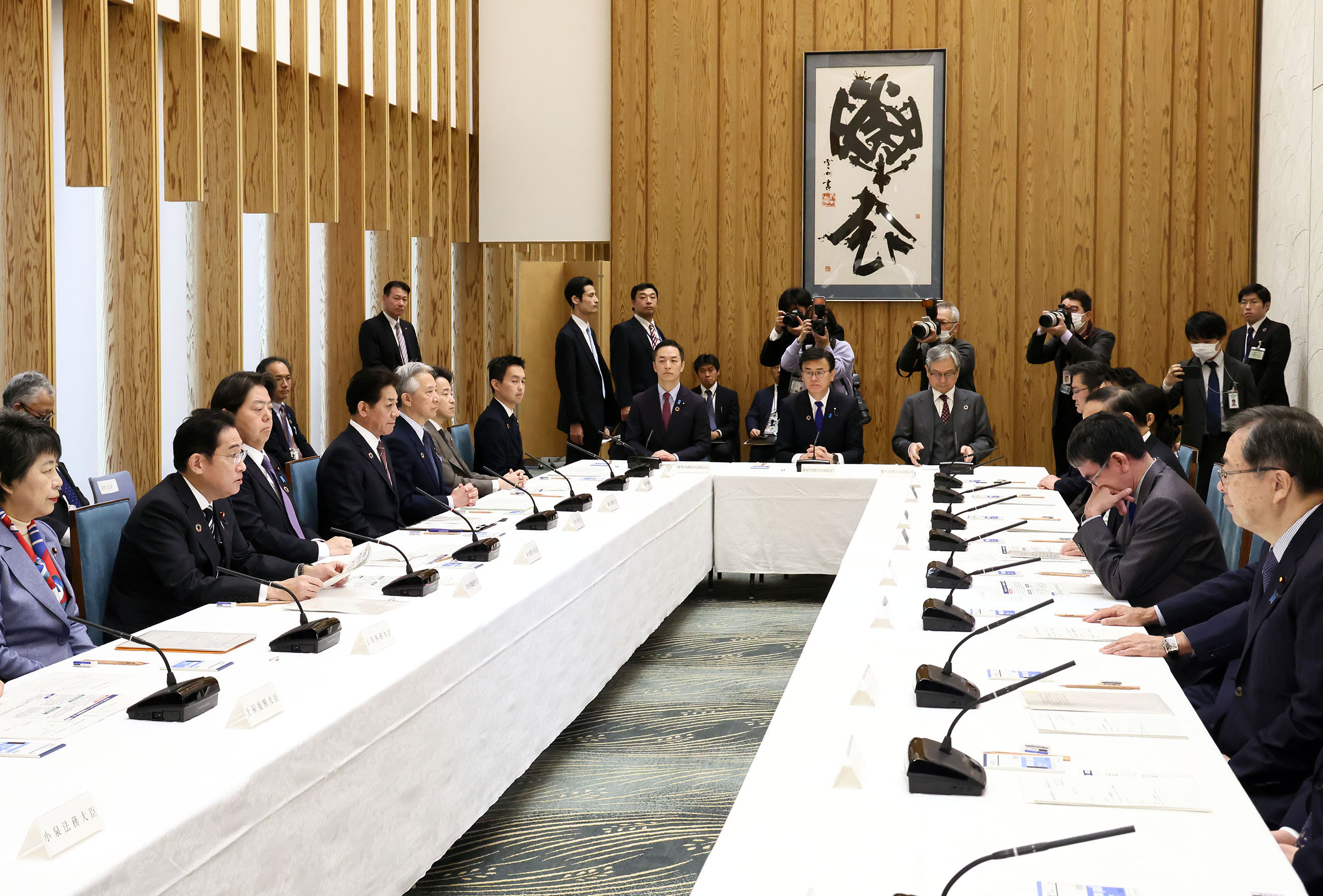 会議のまとめを行う岸田総理３
