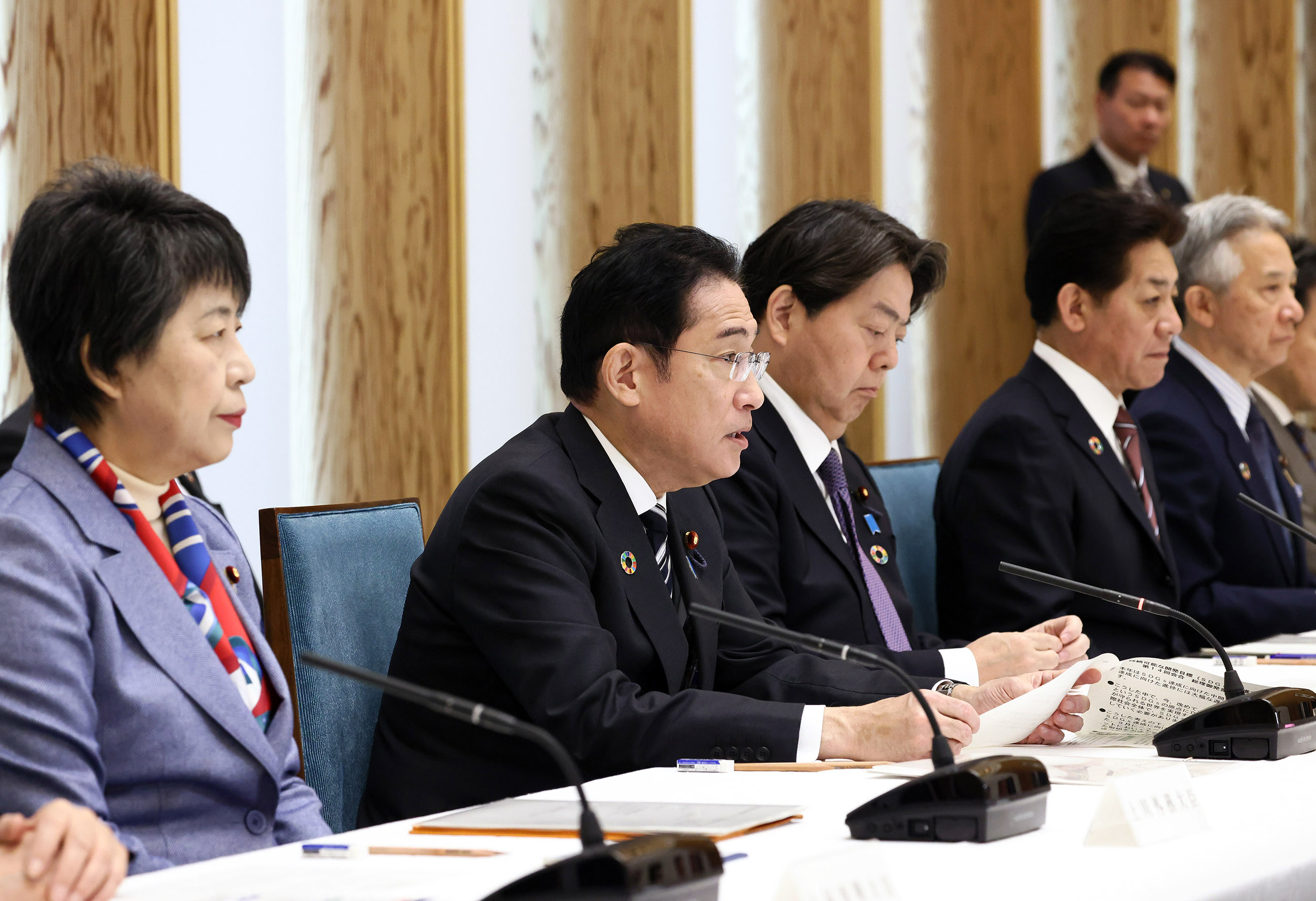 会議のまとめを行う岸田総理４