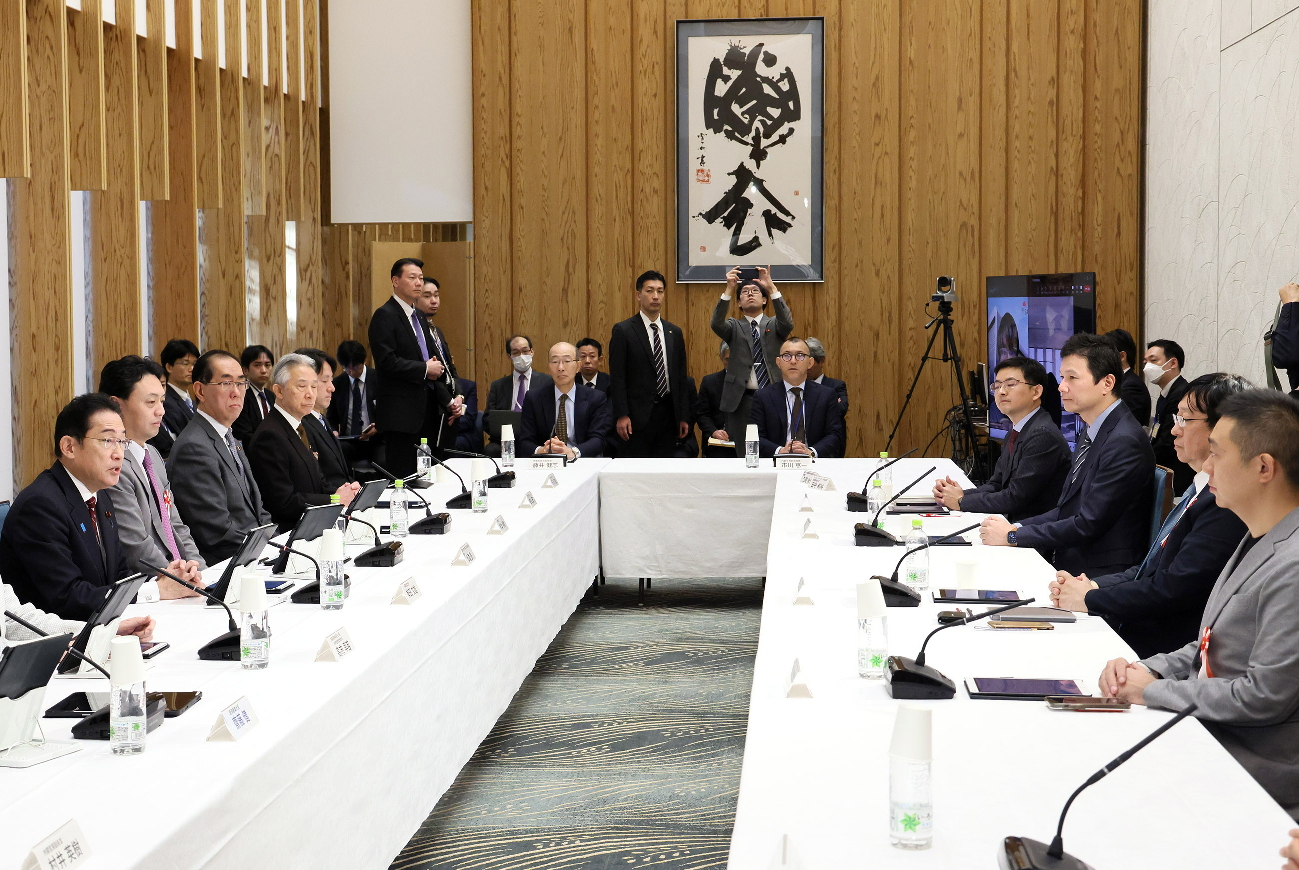 会議のまとめを行う岸田総理４