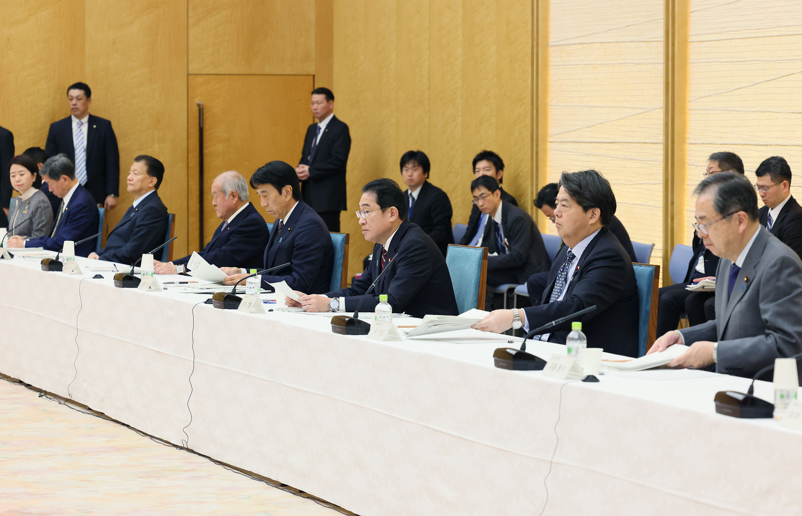 会議のまとめを行う岸田総理５