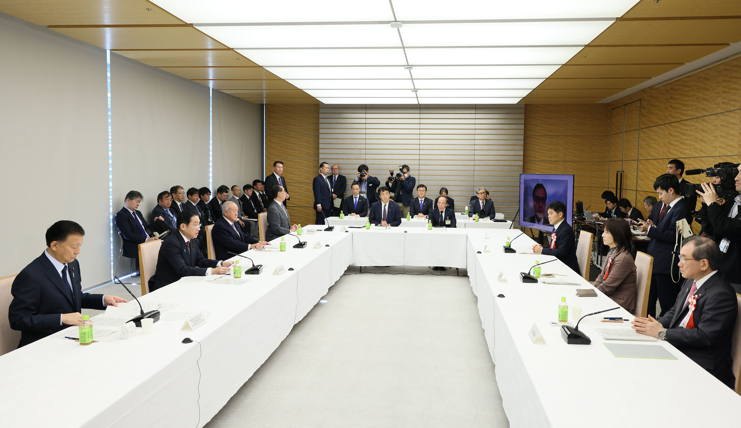 会議のまとめを行う岸田総理１