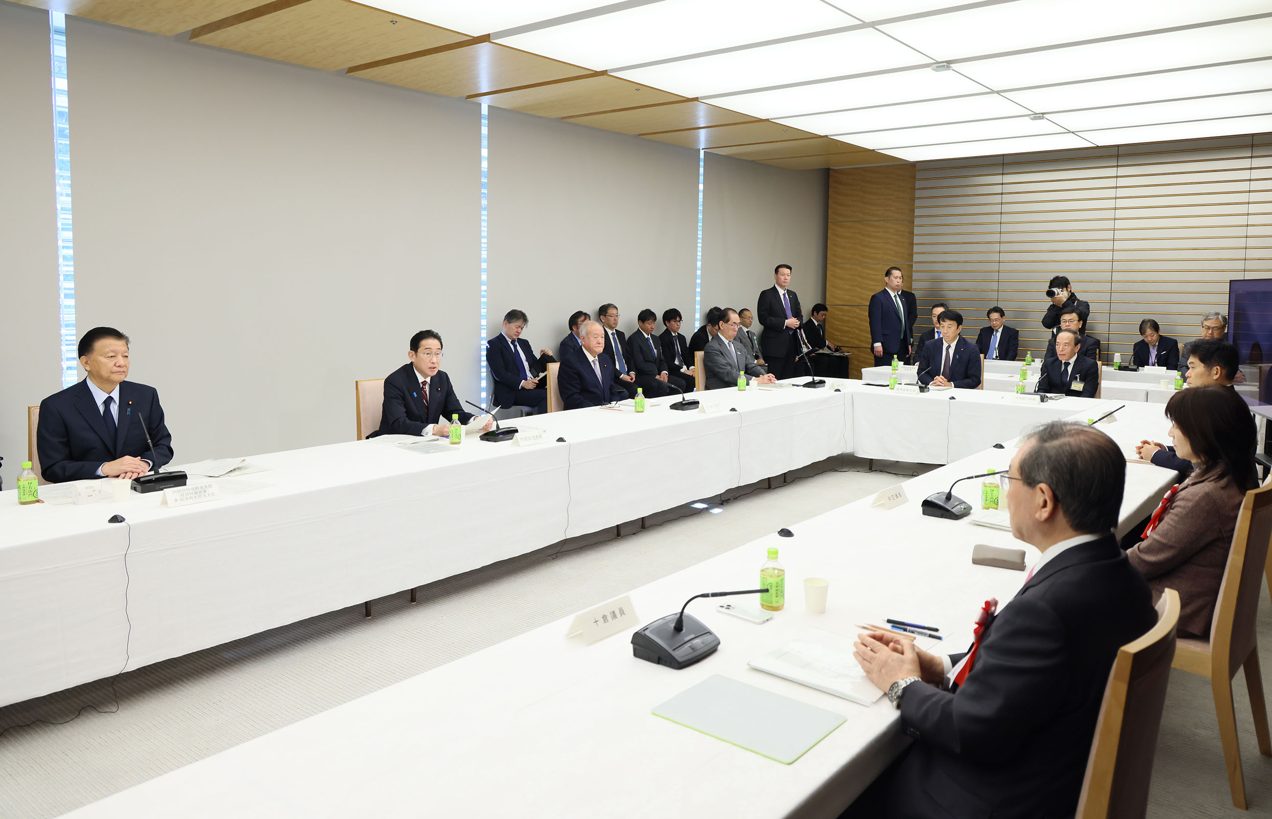 会議のまとめを行う岸田総理２