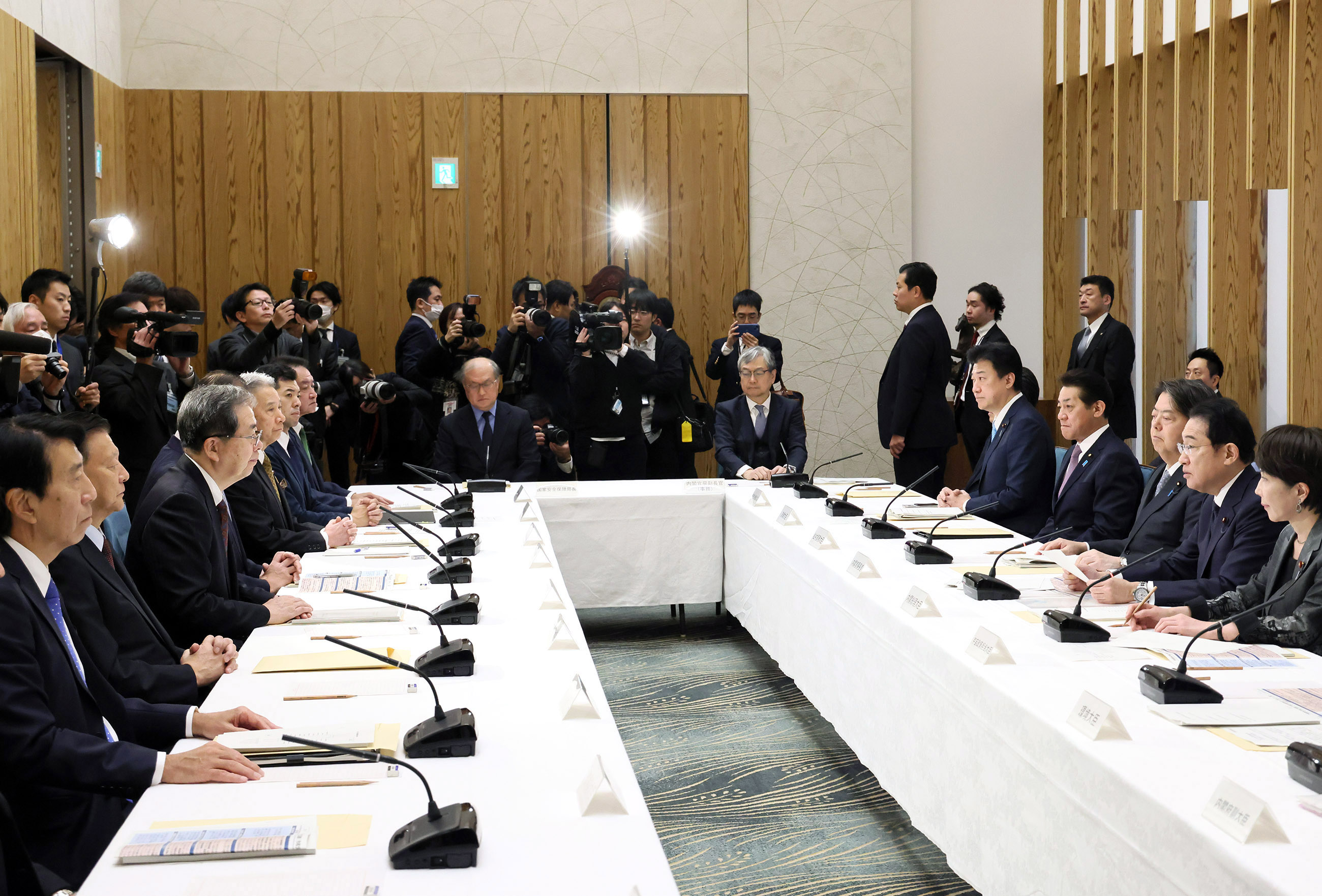 会議のまとめを行う岸田総理２