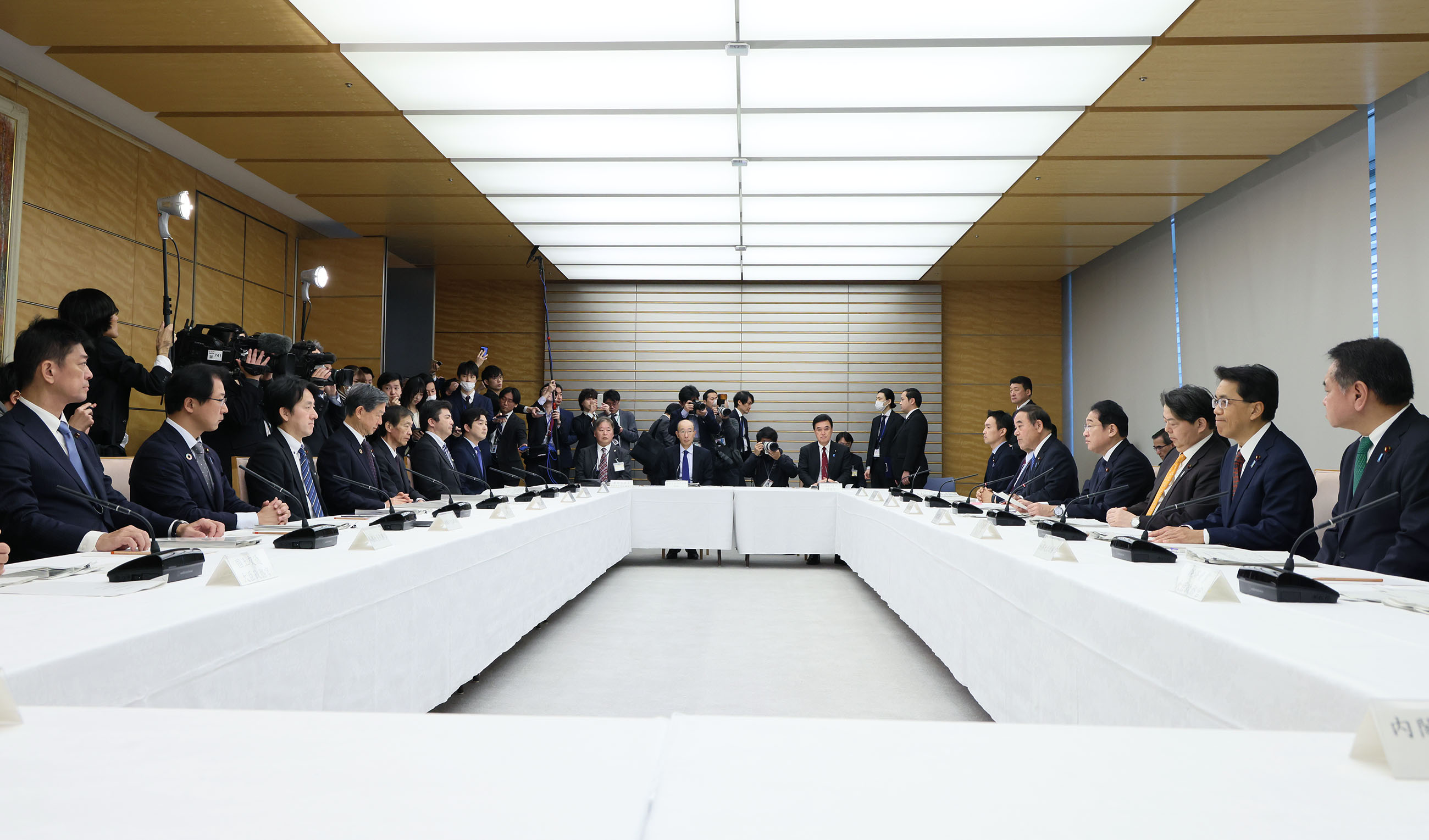 会議のまとめを行う岸田総理４