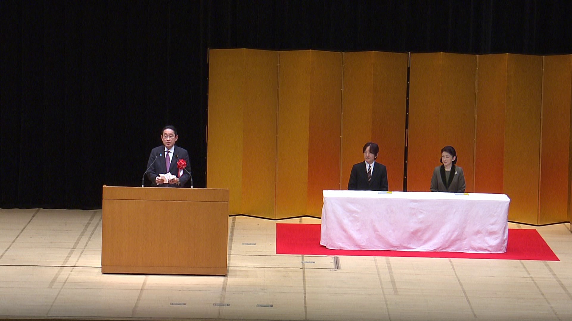 挨拶する岸田総理２