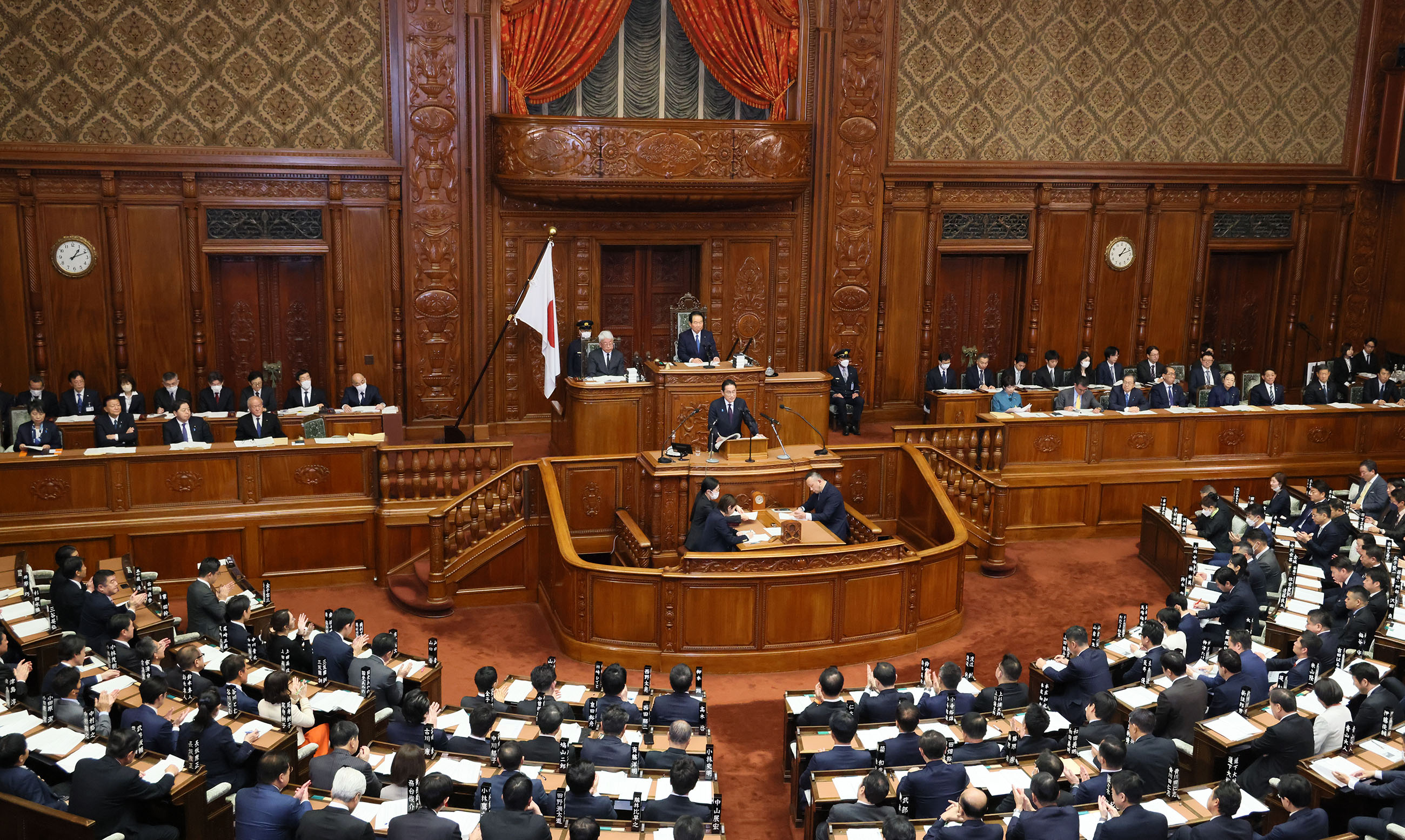 衆議院本会議で施政方針演説を行う岸田総理８