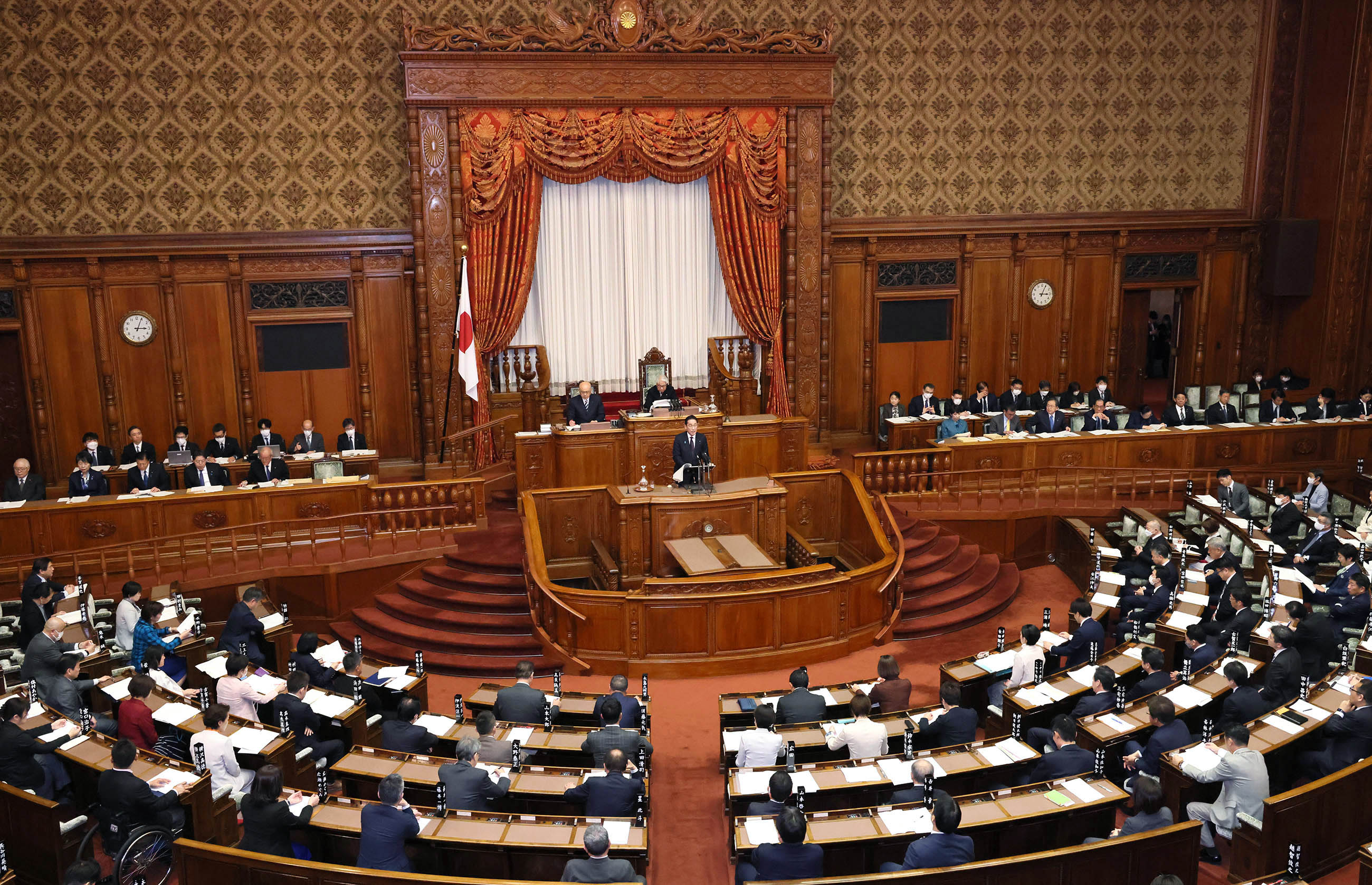 参議院本会議で施政方針演説を行う岸田総理６