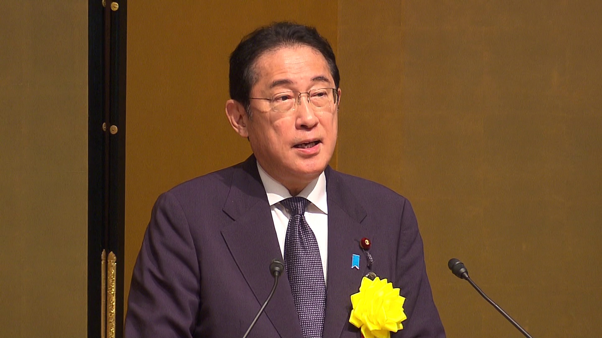 挨拶する岸田総理