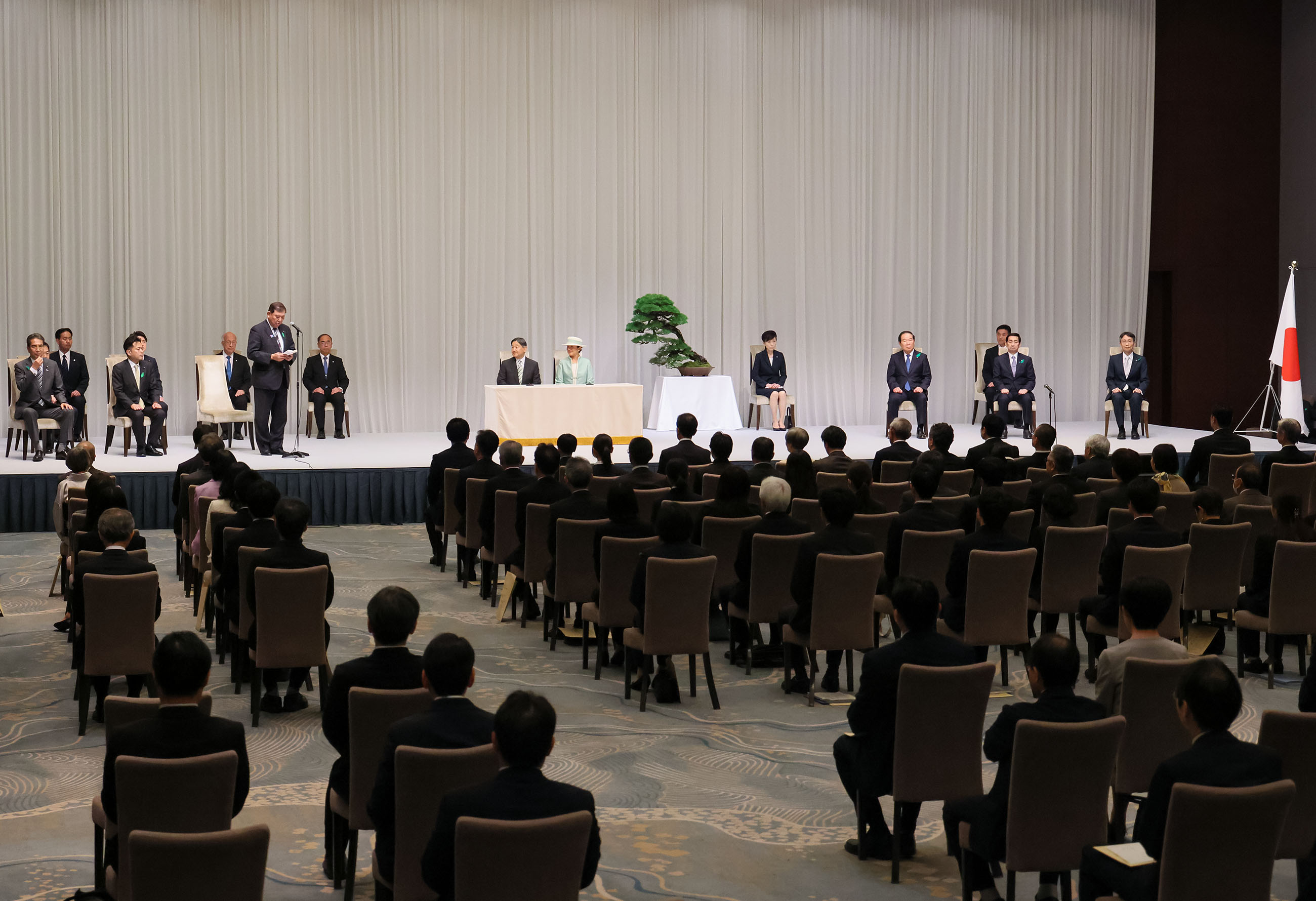 式辞を述べる石破総理２