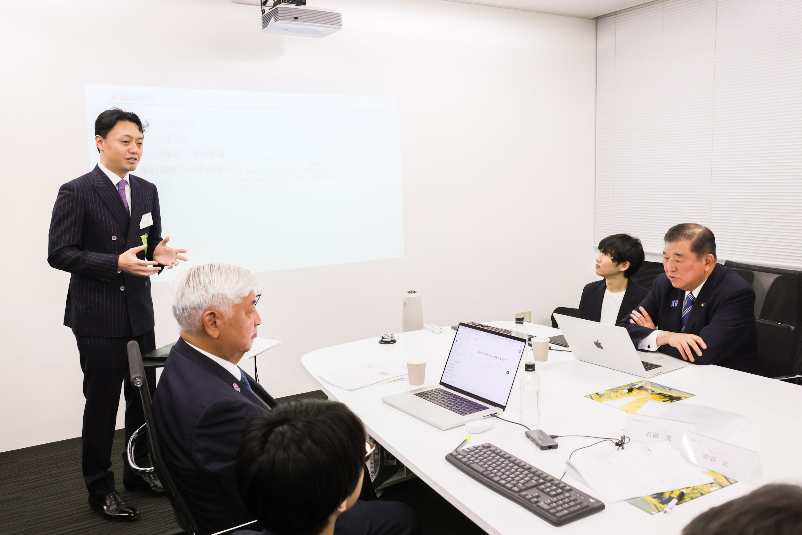 生成ＡＩ集中講座を受講する石破総理４