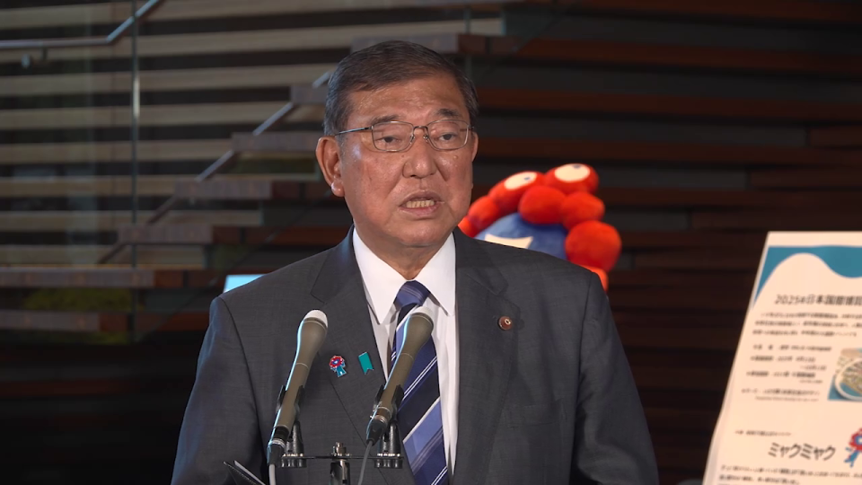 記者の質問に答える石破総理