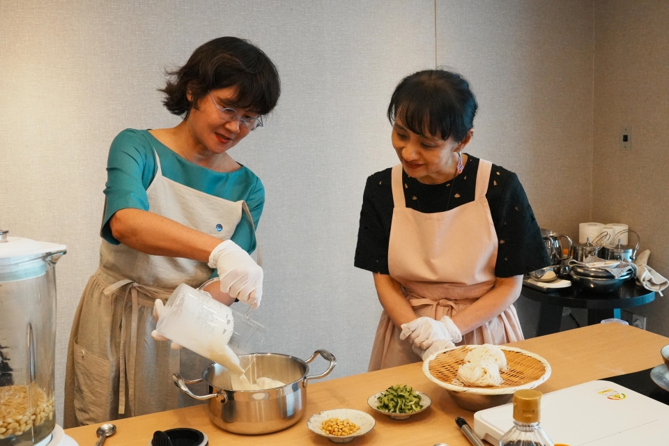 韓国食文化体験行事に参加する石破総理夫人３