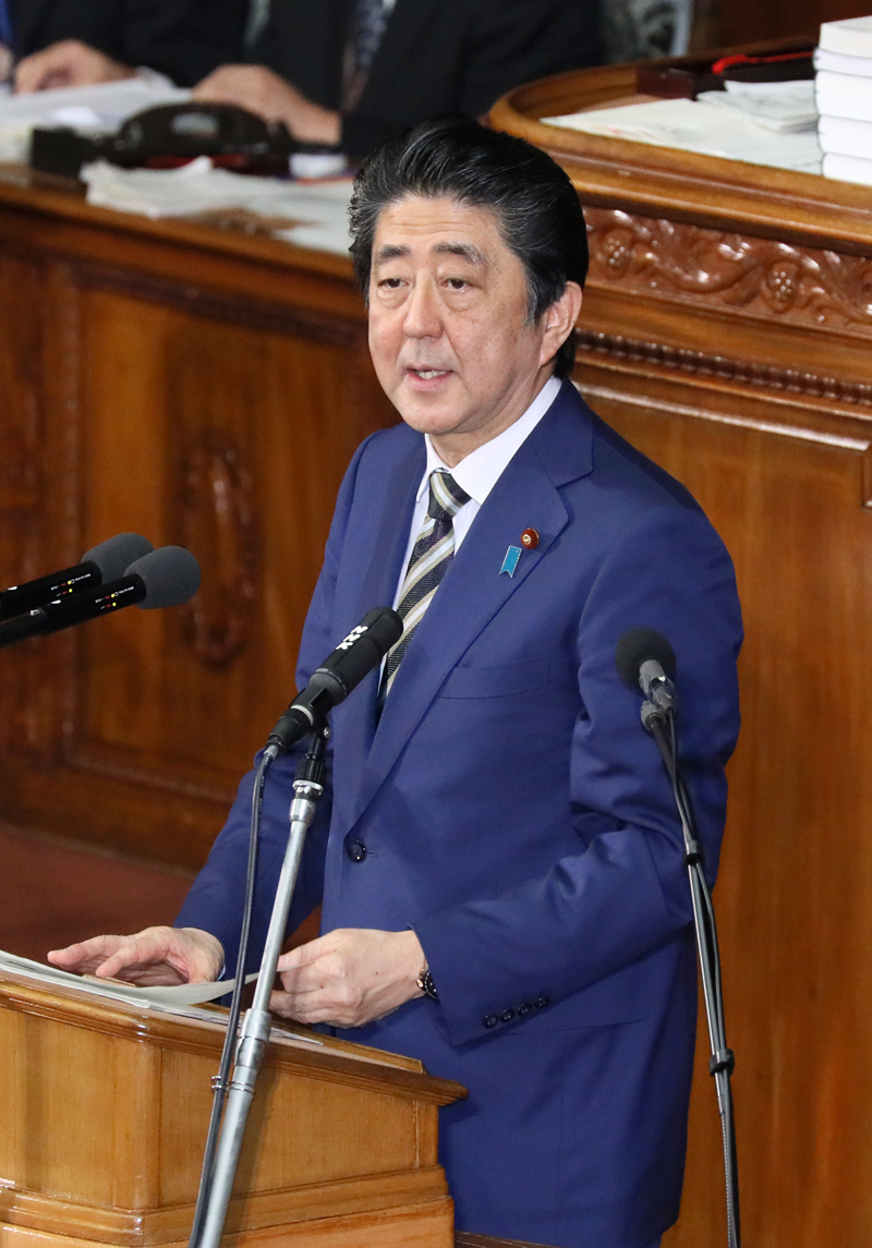 答弁する安倍総理１