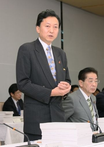 行政刷新会議であいさつする鳩山総理の写真１