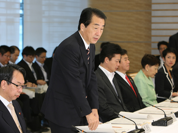 新成長戦略実現会議であいさつする菅総理の写真１