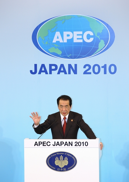 議長記者会見で演説する菅総理２