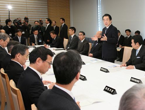 各府省事務次官に訓示を行う菅総理２