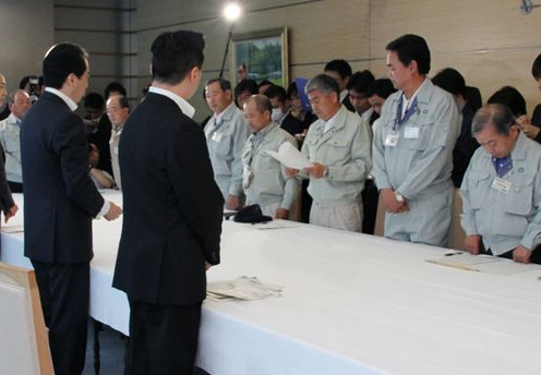 楢葉町議会議長からの要望を聴く菅総理
